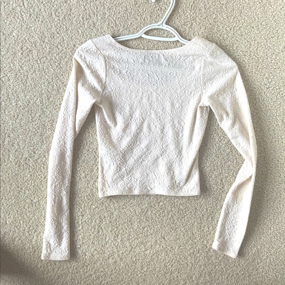 A&F Cream Long-Sleeve Lace Crop Top - Picture 2 of 5